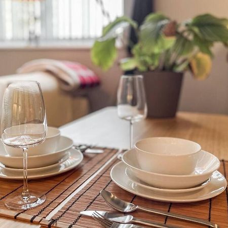 Lofty Apartment In Плимът Екстериор снимка