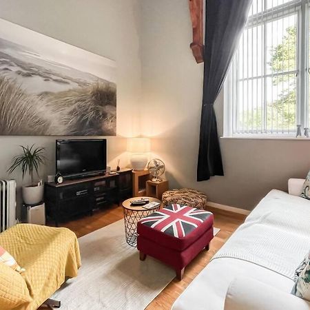 Lofty Apartment In Плимът Екстериор снимка