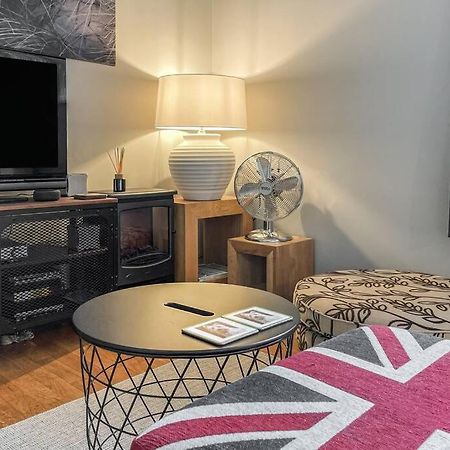 Lofty Apartment In Плимът Екстериор снимка