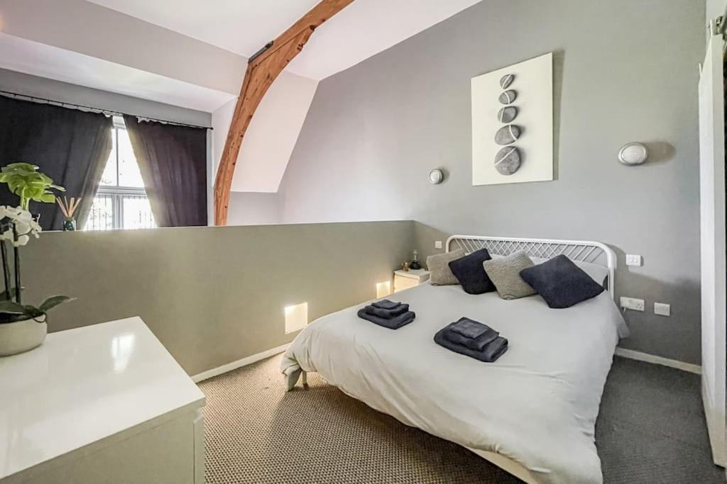 Lofty Apartment In Плимът Екстериор снимка