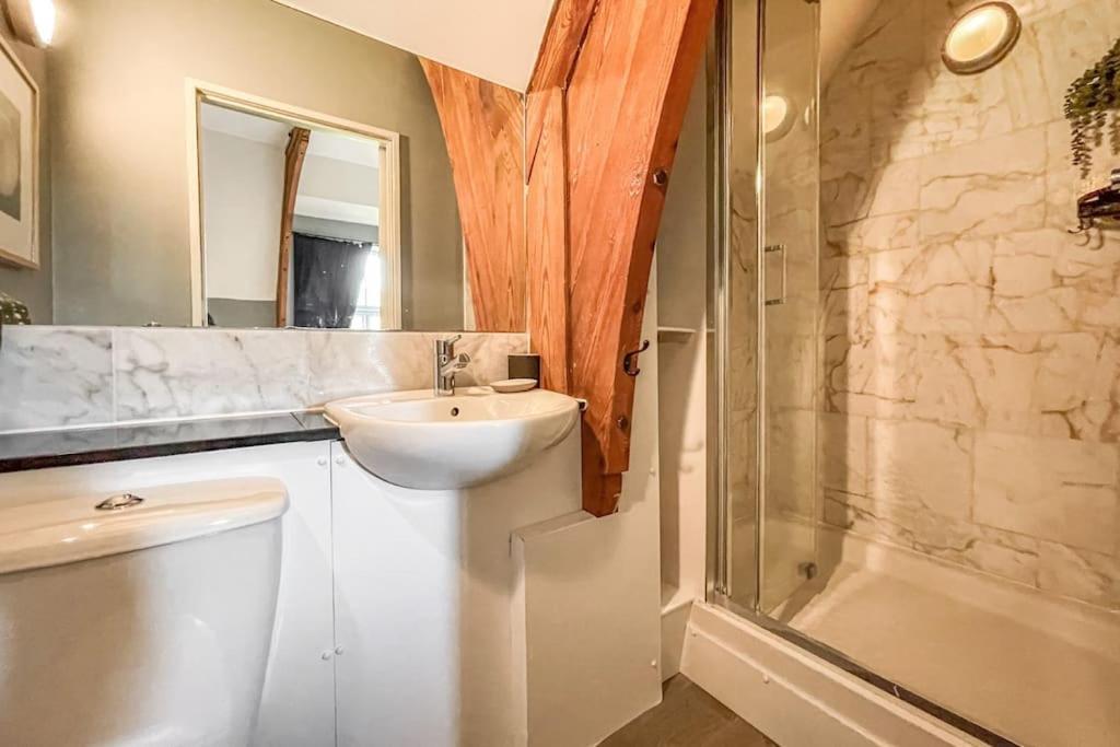 Lofty Apartment In Плимът Екстериор снимка